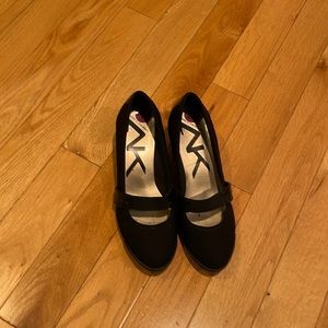 Wedge black sport heel.